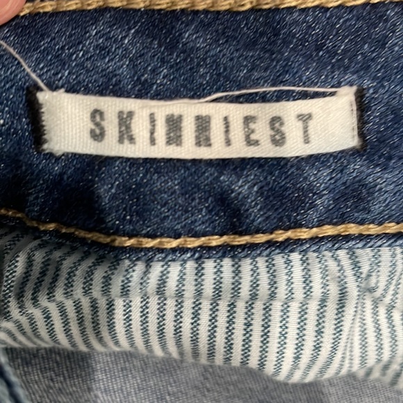 Size 1 bullhead skinny jeans. - Picture 2 of 4